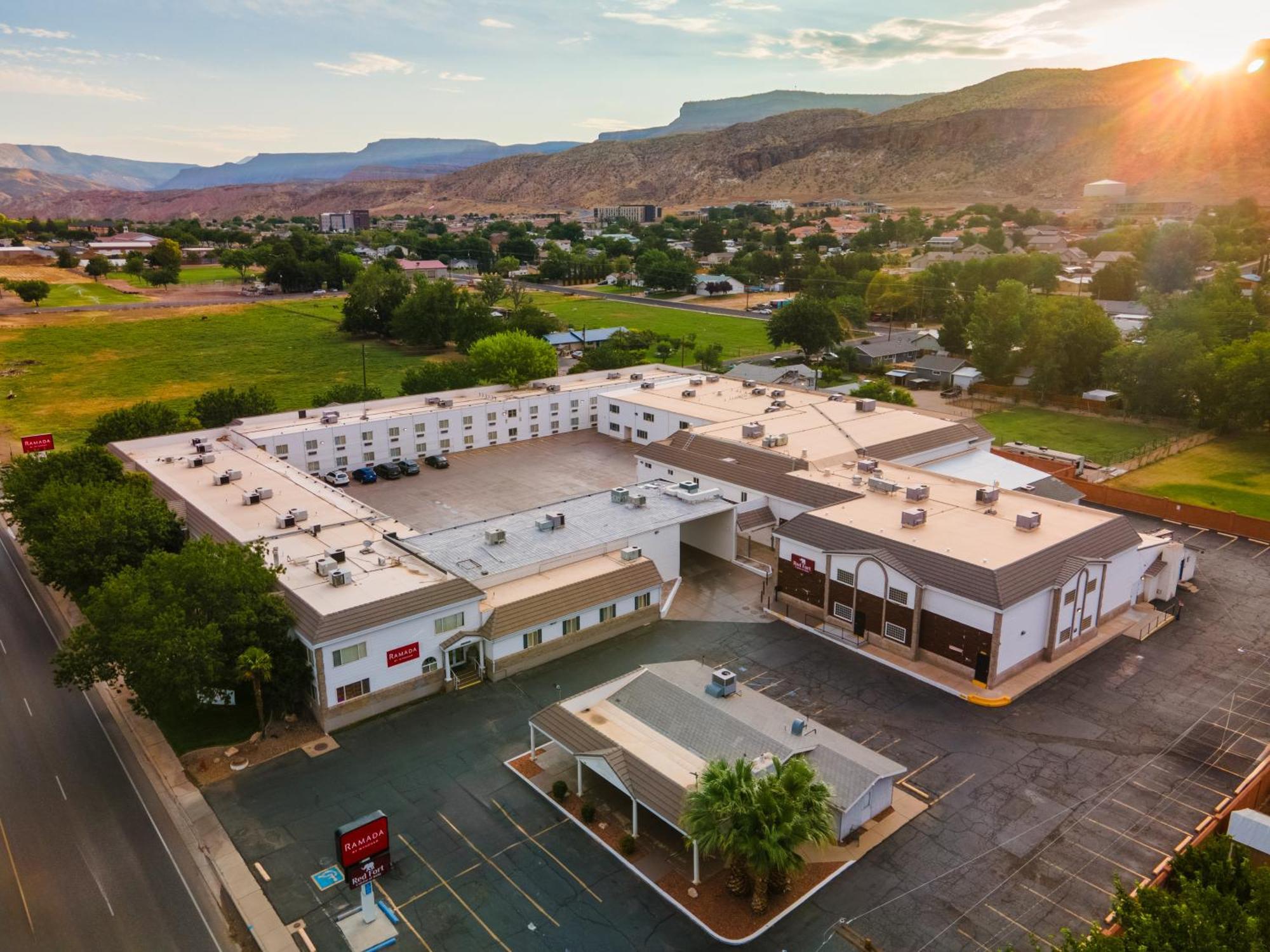 Ramada By Wyndham La Verkin Zion National Park Екстер'єр фото