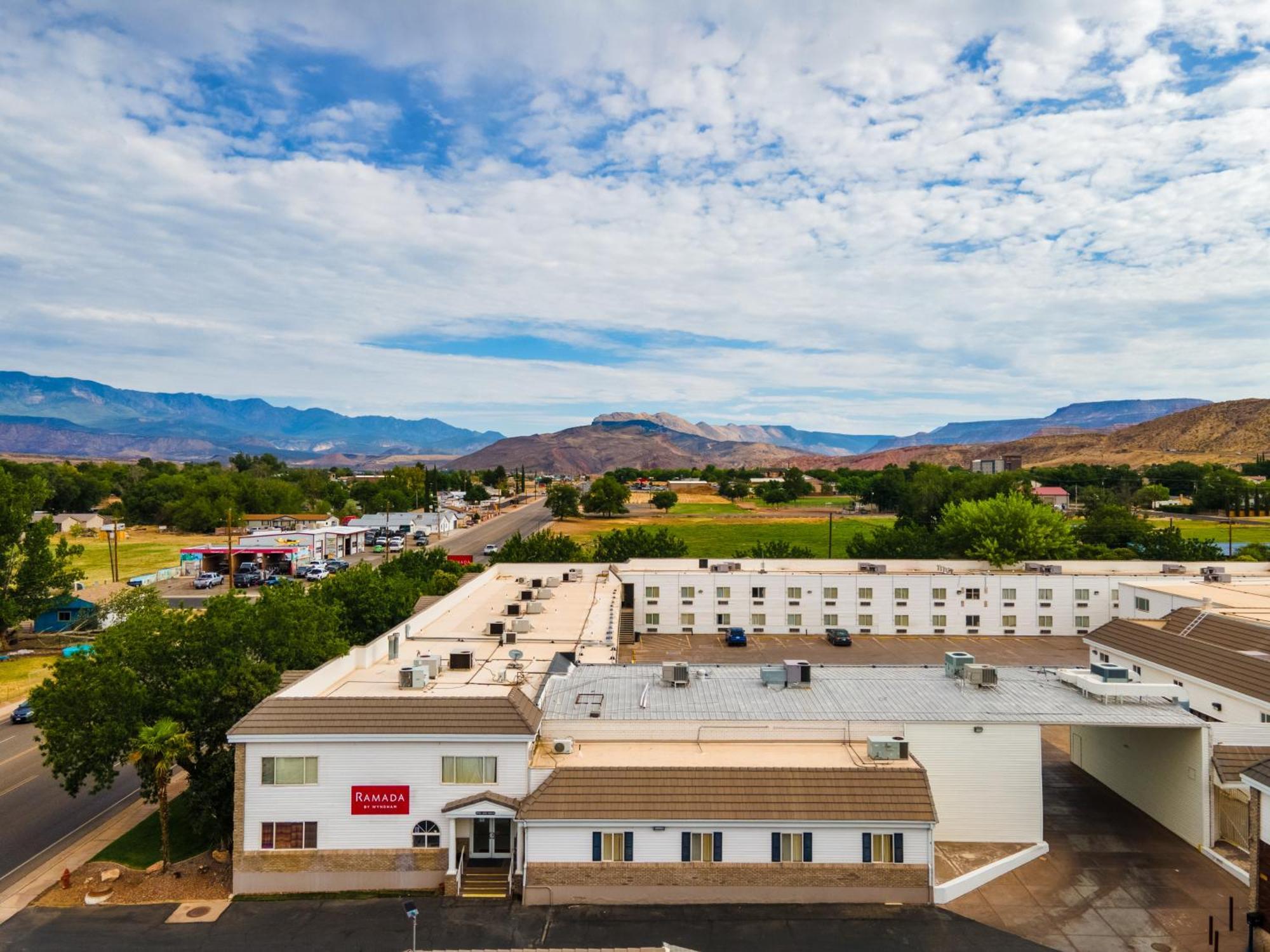 Ramada By Wyndham La Verkin Zion National Park Екстер'єр фото