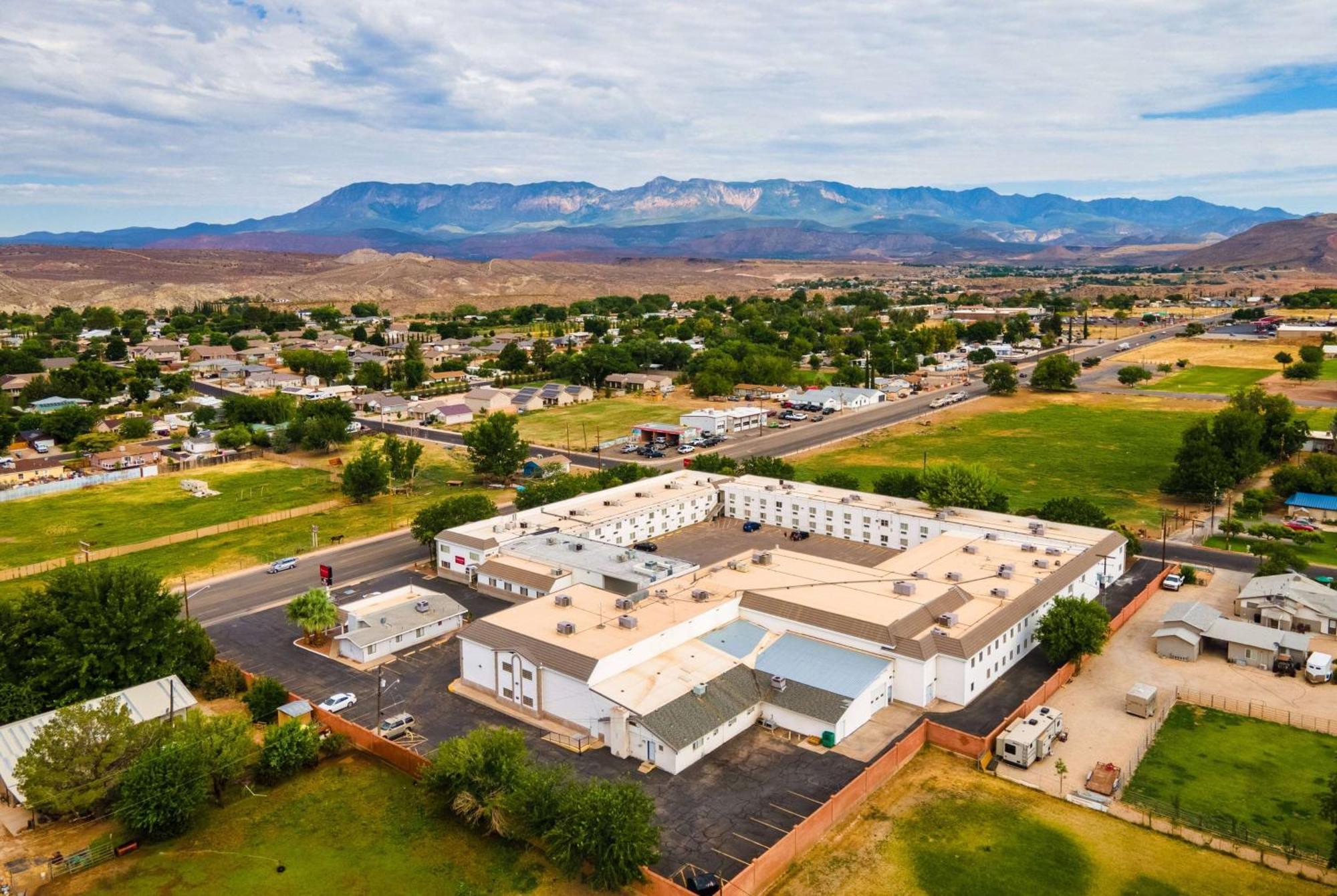 Ramada By Wyndham La Verkin Zion National Park Екстер'єр фото